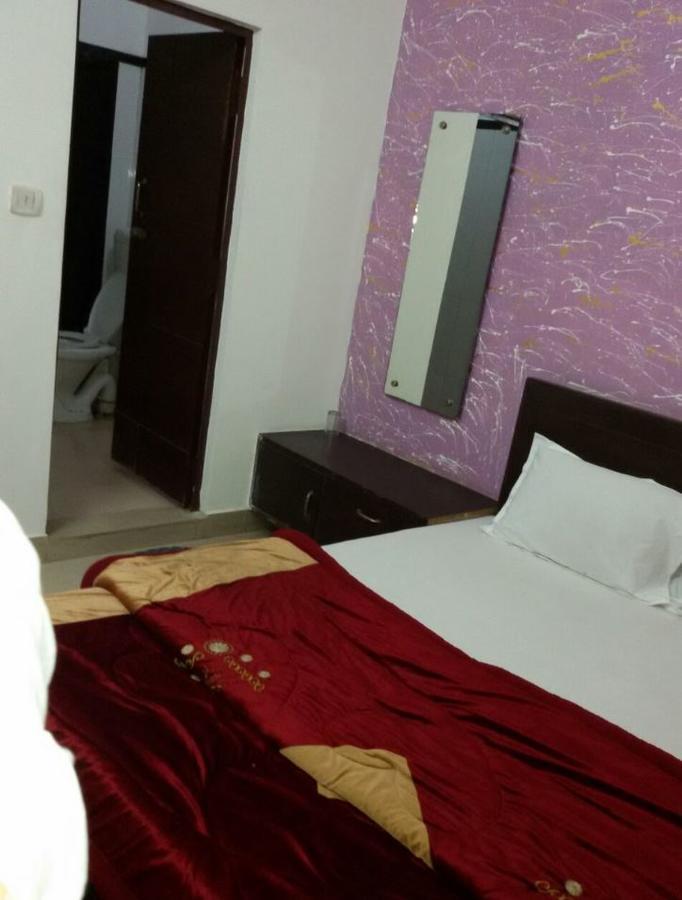 Hotel Aashiyana アーグラ エクステリア 写真